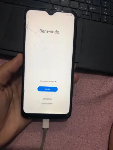 Samsung com tela quebrada e solta 