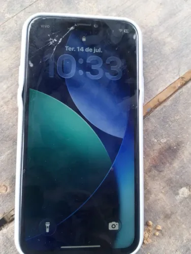 Vende-se IPhone 11 Pro 512gb lê o anúncio