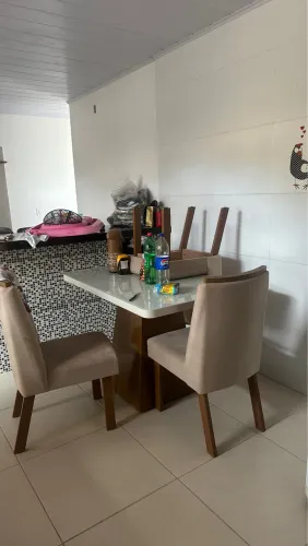Vende se mesa 4 cadeiras