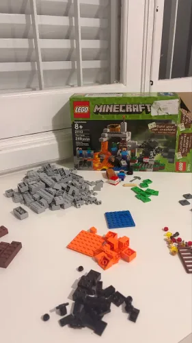 LEGO Minecraft The Cave 21113 ? 249 peças