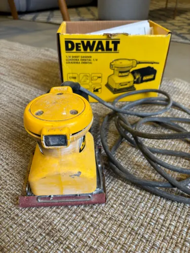 Lixadeira orbital 220v Dewalt