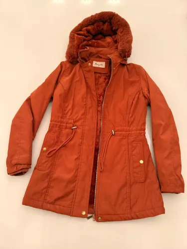 Parka feminina em tom terracota, super quentinha e confortável!