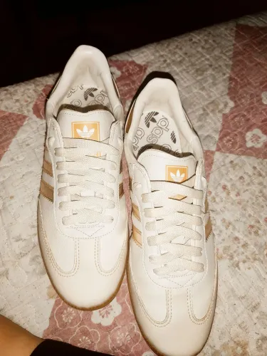 Tênis Adidas samba branco e dourado 