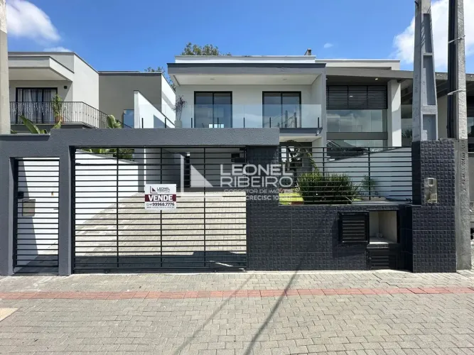 Casa Sobrado à venda com 3 dormitórios (1 suíte) à venda, 175 m² no bairro Quintino em Tim