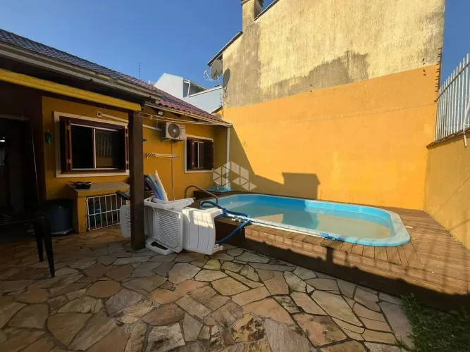 Casa com piscina, 3 dormitórios, 1 suíte, 2 vagas a venda na Hipica/zona Sul