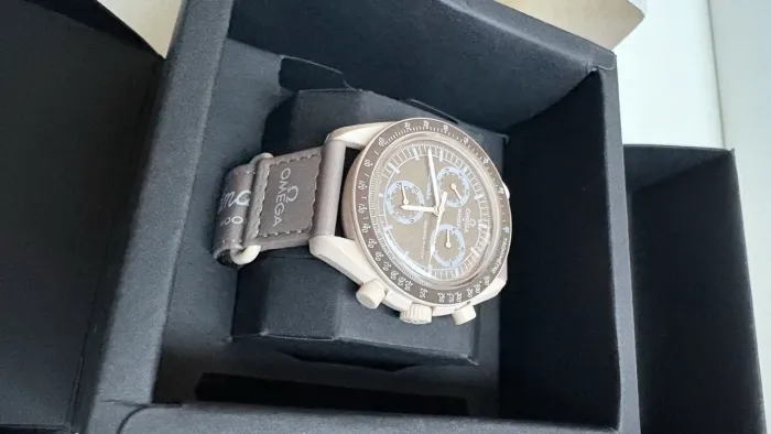 Relógio Omega × Swatch MoonSwatch Mission on Earth Desert