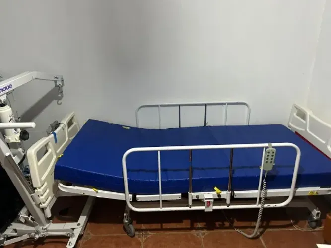 Cama hospitalar Eletrica + Guincho de transferência
