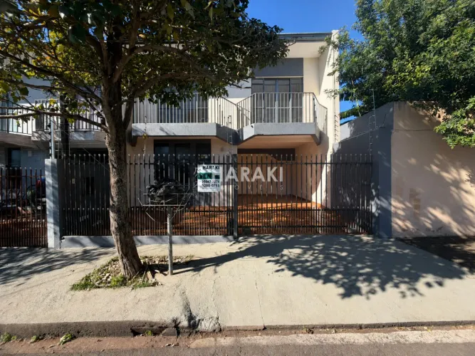Sobrado á venda no Conjunto Habitacional Karina - Maringá/PR