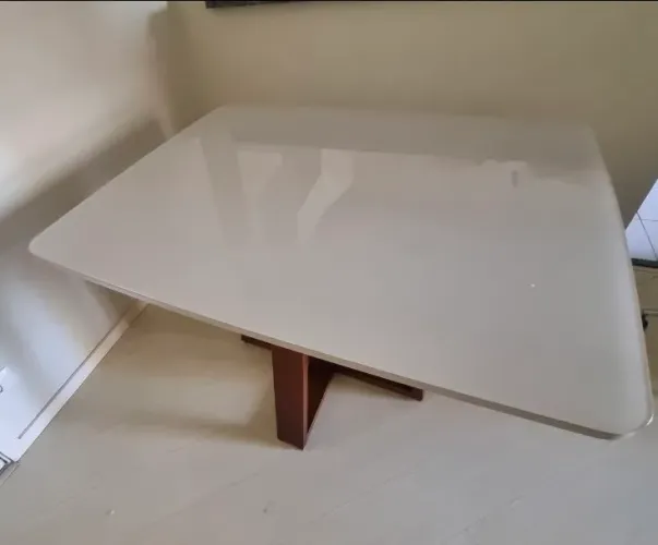 Mesa de jantar para 4 lugares , tamanho 1m por 1,25