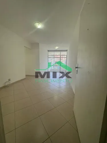 Apartamento com 2 Dormitórios, Sacada, Cozinha Americana e 1 Vaga Coberta na Vila Flórida