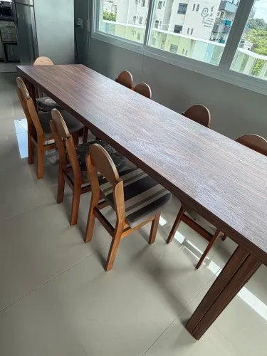 Mesa de Jantar com 8 cadeiras