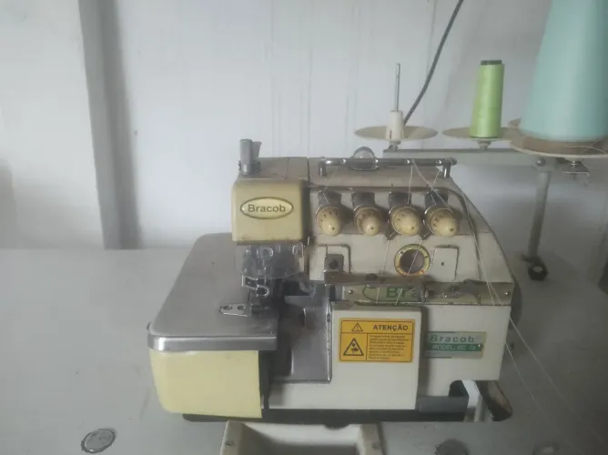 Máquina de costura industrial