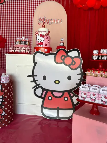 Bolo fake + display da Hello Kitty