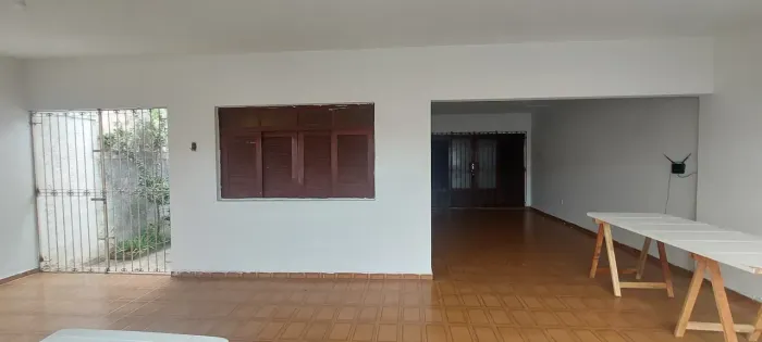 Imóvel para aluguel possui 180 metros quadrados com 3 quartos em Farol - Maceió - AL