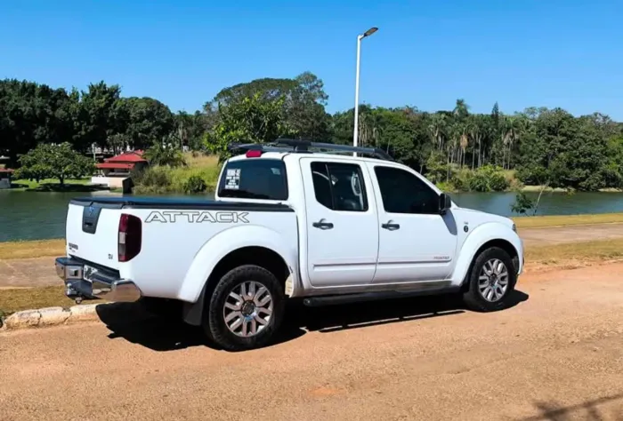 Nissan Frontier SV At.cd 4X4 2.5 TB Diesel Mec. 2013