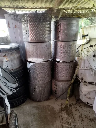Tanque, cesto e válvula para lava e seca