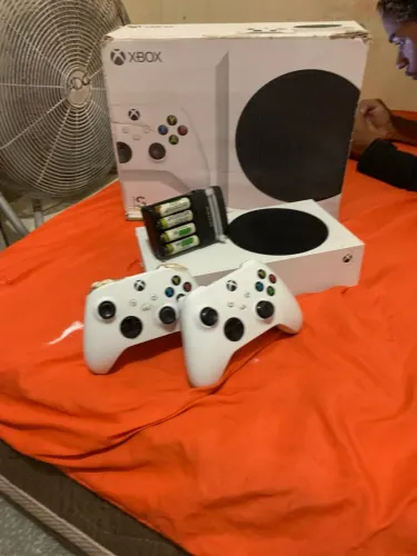 Xbox séries S estado bom nunca foi mexido