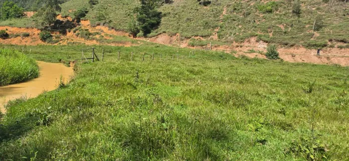 SÍTIO ESCRITURADO COM RIO EM DOMINGOS MARTINS - AO LADO DA CACHOEIRA DO JÔ LINDO