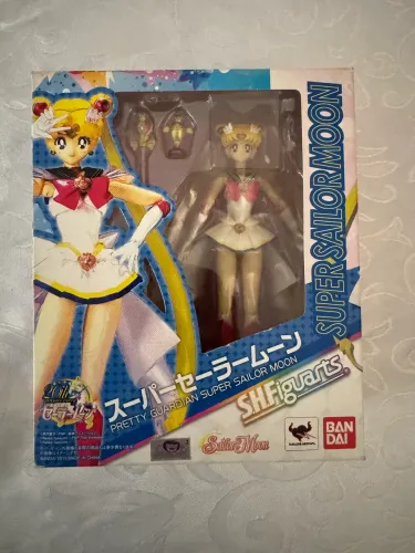 Super Sailor Moon SH Figuarts