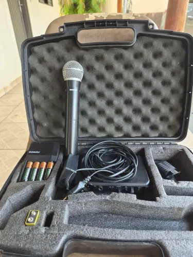 Microfone sem fio Shure PG58 usado