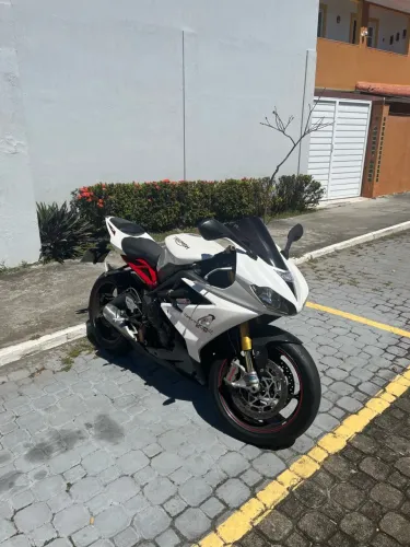 Triumph Daytona 675r 2016