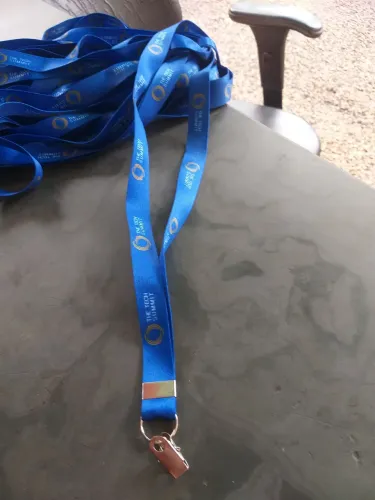 Cordão em tecido para crachá (24 unidades)