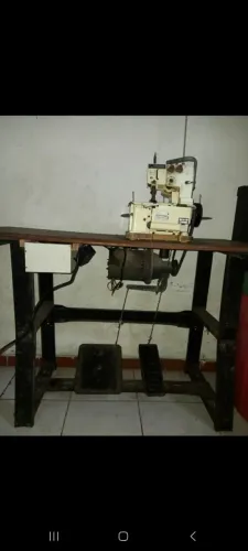 Vendo máquina de costura galoneira semi industrial usada, funciona perfeitamente. 
