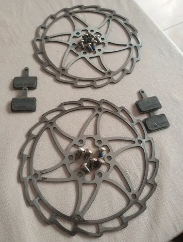 Pastilhas de freio Shimano e discos de freios