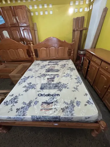 Cama de madeira