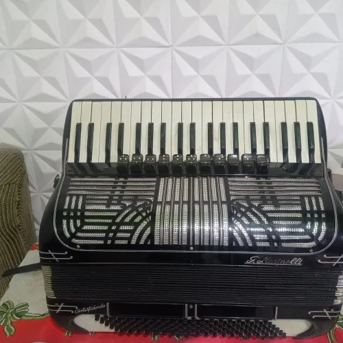 Acordeon italiana em 4/5 com ressonância, cassoto 