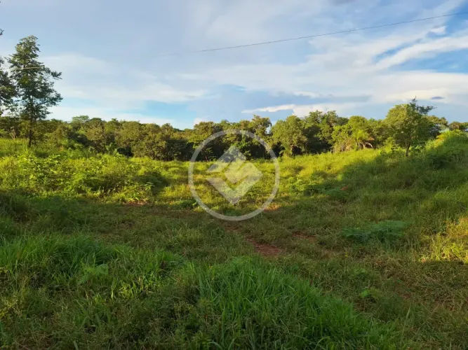 Foco em Lazer e Natureza: Seu Refúgio Particular em Rosário Oeste: Chácara com Pomar Compl