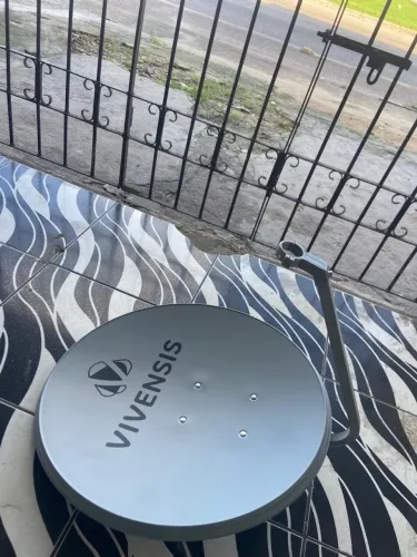 Seis Antenas parabólicas