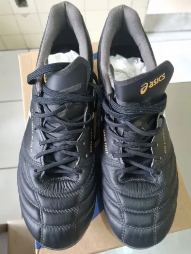 Chuteira Asics