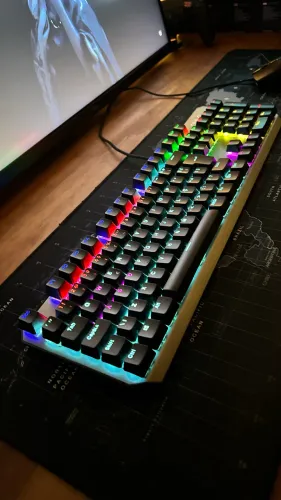 Teclado gamer mecânico LED