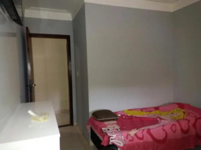 Vende-se Sobrado