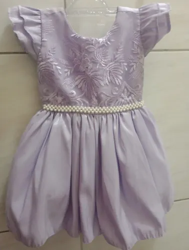 Vestido infantil de festa. Usado uma única vez.