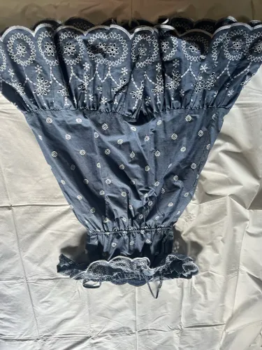 vestido estilo jeans infantil com detalhes brancos