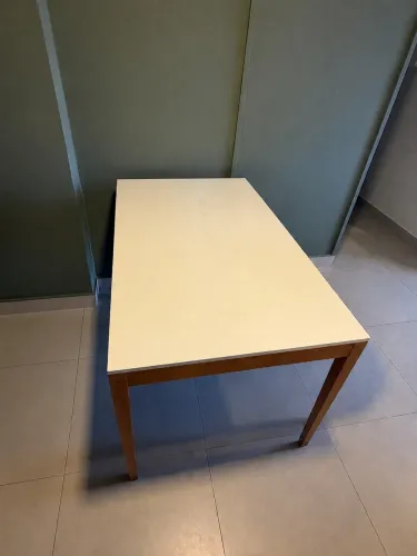 Mesa Tok&Stok - Tampo Branco em Madeira