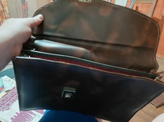 Pasta de mão em couro anos 70