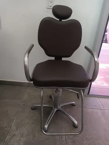 Vendo cadeira para salão ( maquiagem / corte)