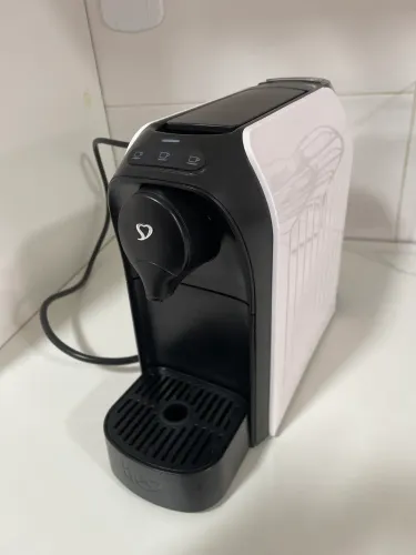 Cafeteira 3 corações, espresso e multibebida passeione branca