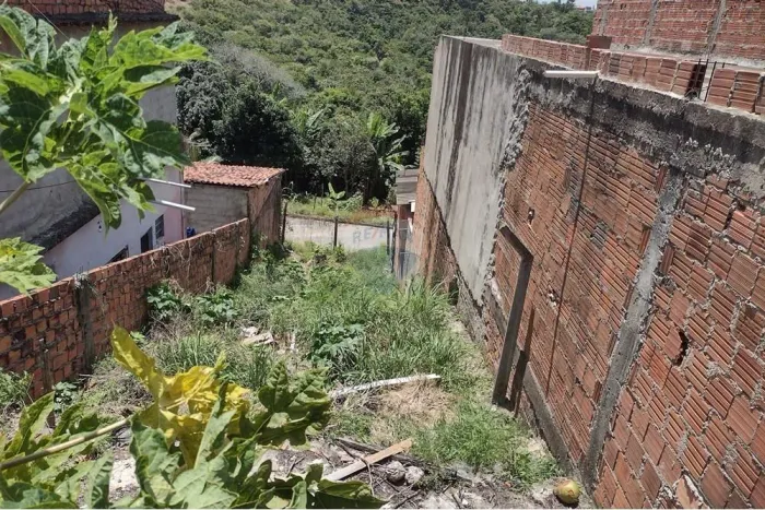 Terreno em São Jorge 5x25 duas frentes
