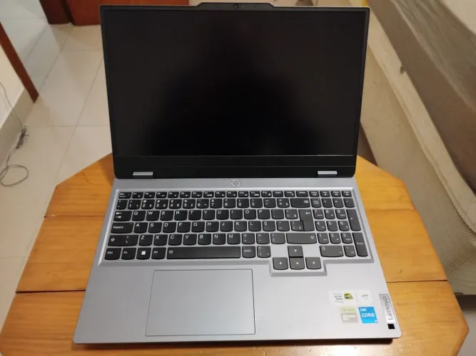 Notebook Lenovo LOQ 15IRX9 i5 13450HX 16GB RTX 4050