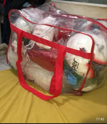 Uma equipagem com 2 bola,2 rede,1 apito,1 cartão,apenas por 900 reais