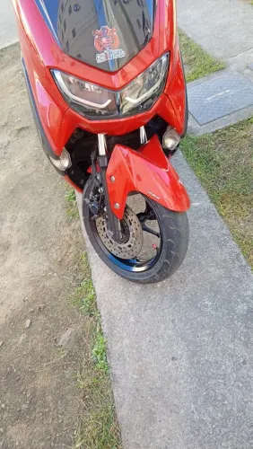 Vendo essa nmax por que estou querendo uma moto mais alta estou pedindo nela 12.000 e ela