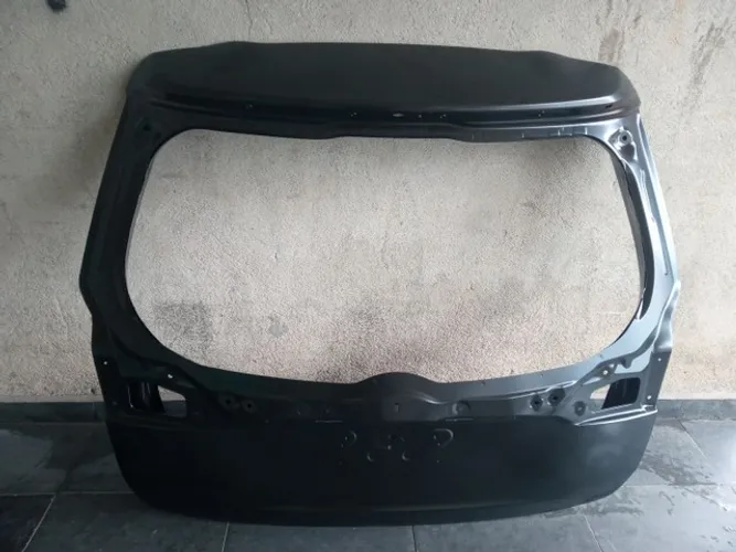 Tampa traseira Toyota Yaris Hatch (nova)