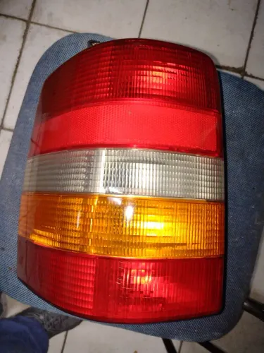 Lanterna traseira Cherokee 98 