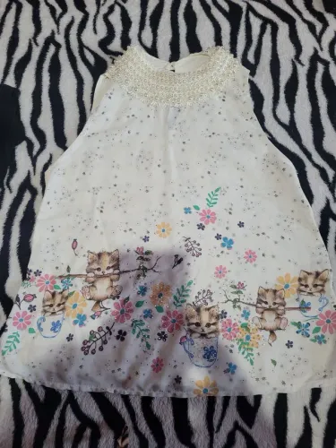 Blusa de gatinhos branca com pérolas 