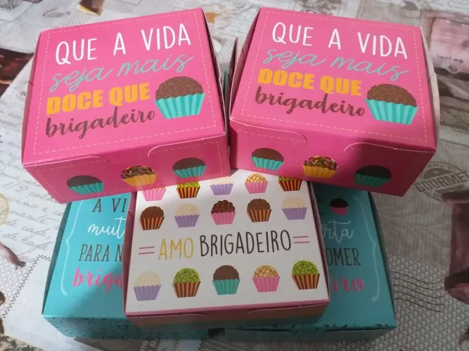 8 caixinhas de doce