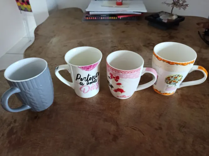 Kit 4 canecas de porcelana